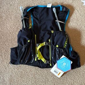 NWT Nathan Pinnacle 4L - unisex Large